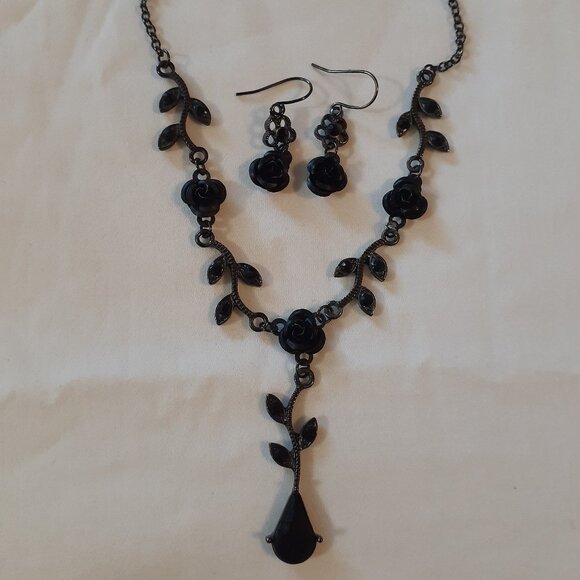 Victorian Goth Black Rose Necklace and Earrings - Picture 1 of 7